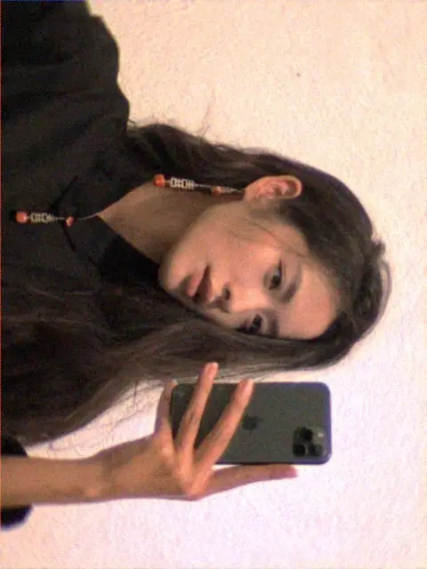 这位小姐 你也不想你老公知道我们的事吧。