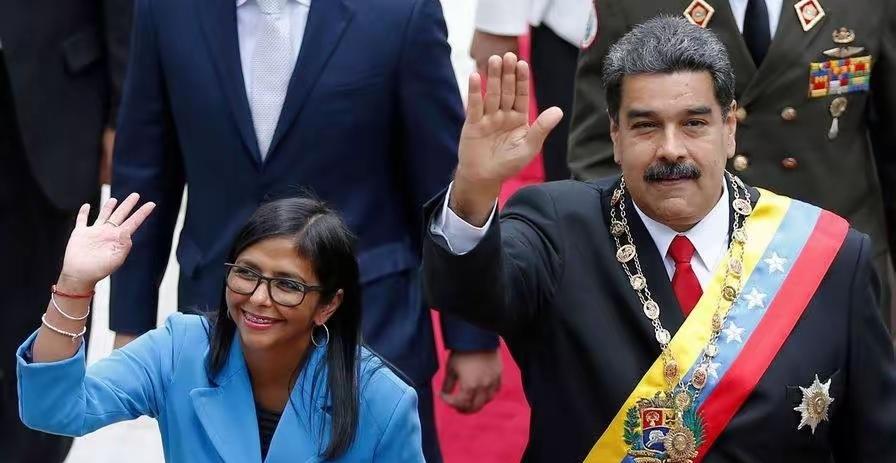 如果马杜罗被美军抓捕属实，那抛开所谓道义不说，这一局美国将上大分。
美国如此轻松