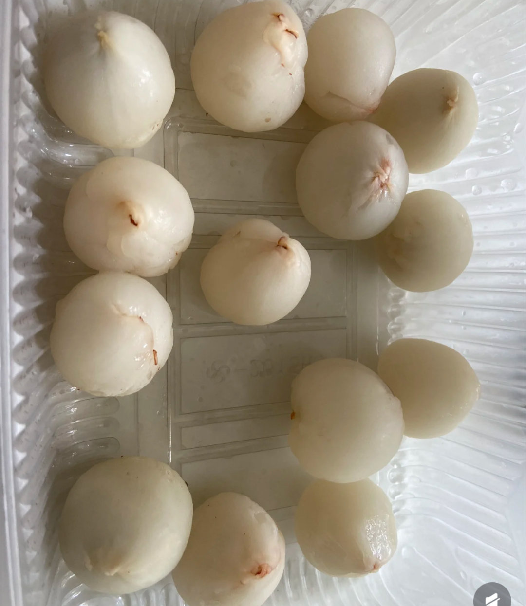 这个荔枝死了吗啊啊啊啊啊！我也吃到过这种！纯白的，不是那种透明的，不甜也不酸，没