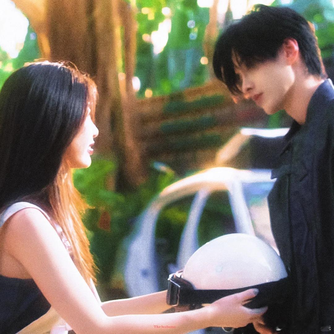 果然恋爱还得偷着谈 谁懂啊！姜暮和靳朝的地下恋情也太甜了！偷偷拥抱被撞见秒变薅白