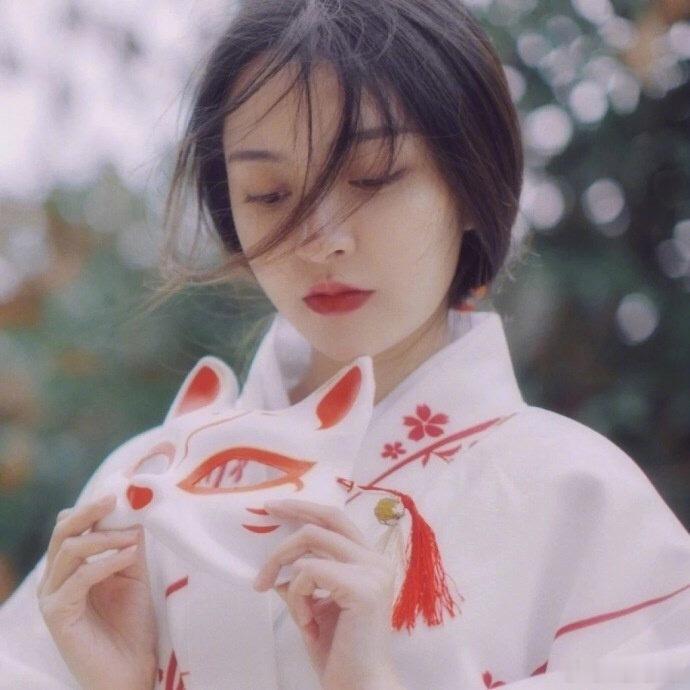 你总会遇到一个人，恰如其分的适合你，不用刻意迁就，任意撒娇，你们相爱，并且默契。