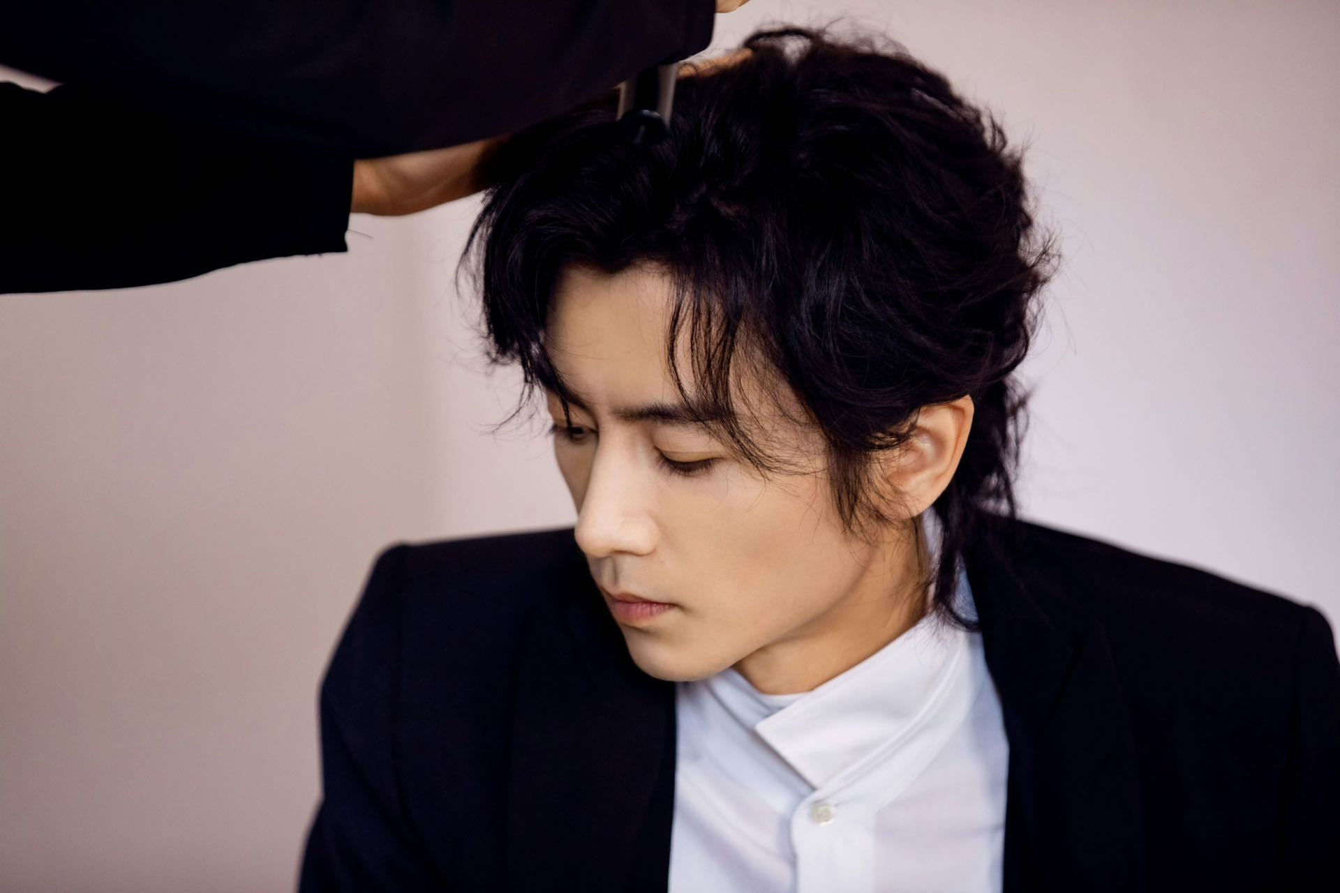 完全是统一审美的颜值了🥺陈晓 的顶尖骨相看一次惊艳一次 