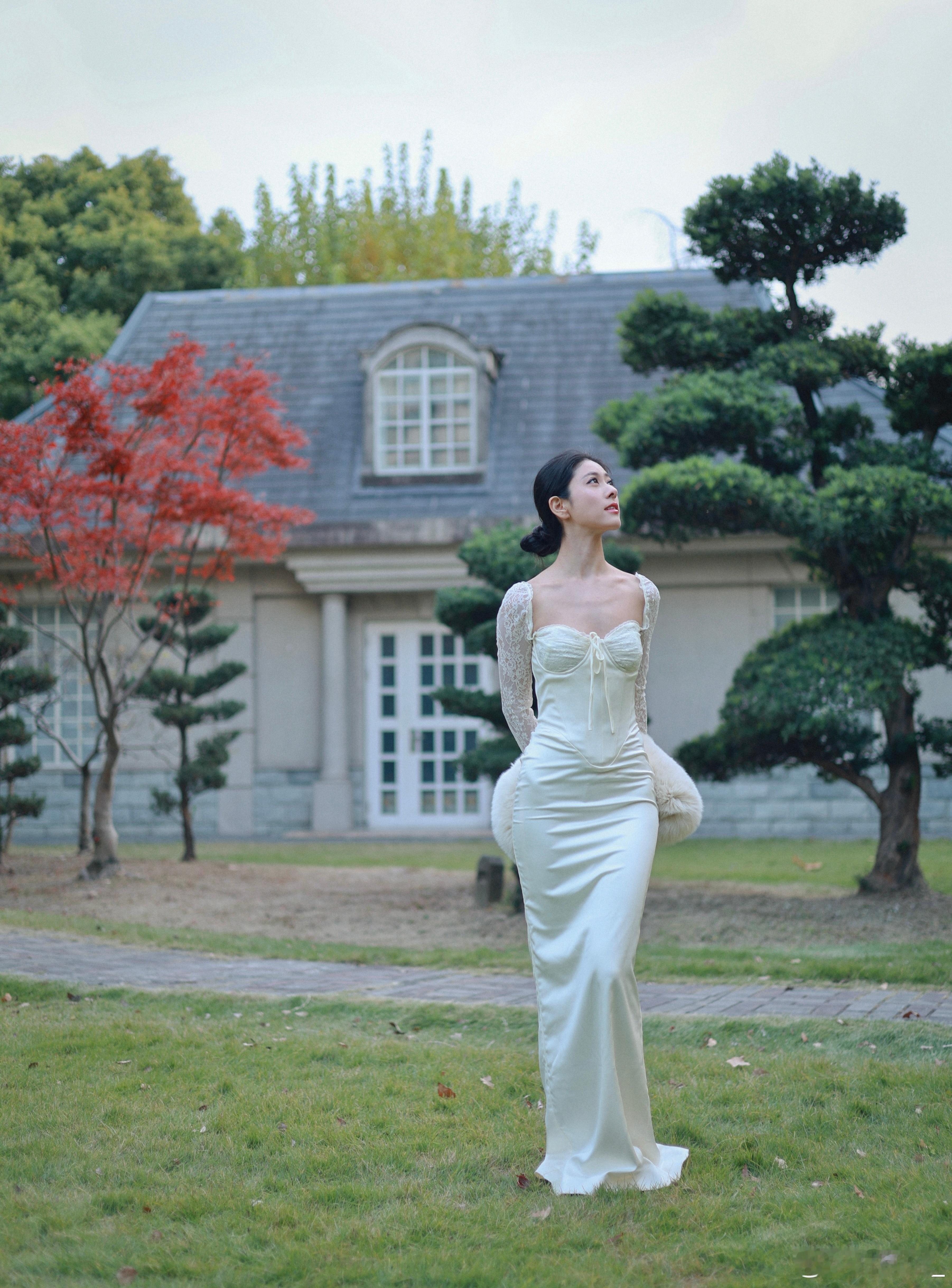 其实我们从心底里都渴望单纯、简单的爱。我们变强就是为了守护这份纯真，不论是在茫茫