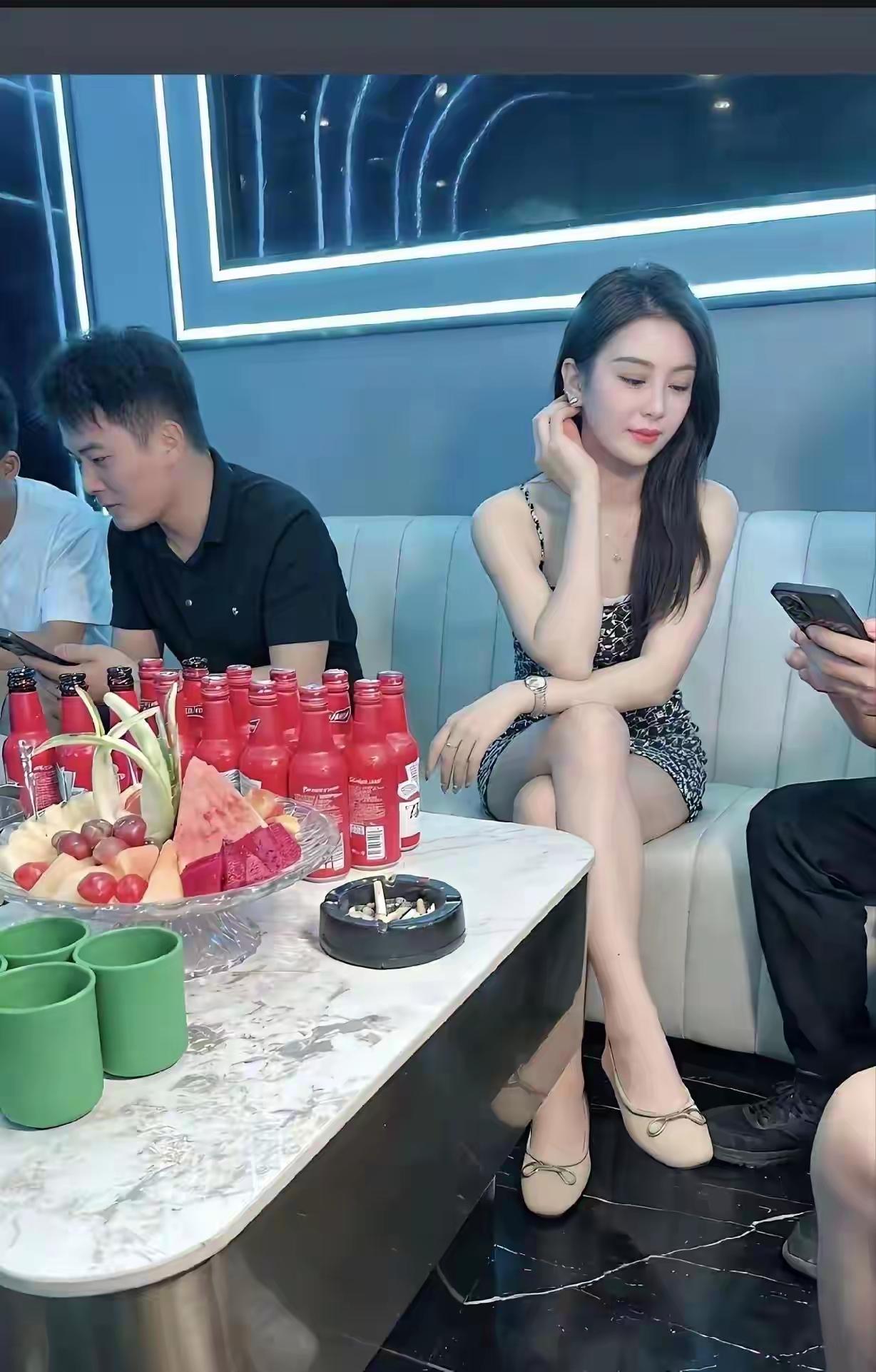 用什么方法才能搭讪成功？这张局里的氛围感美女，教你零尴尬不踩雷
 
朋友攒的休闲