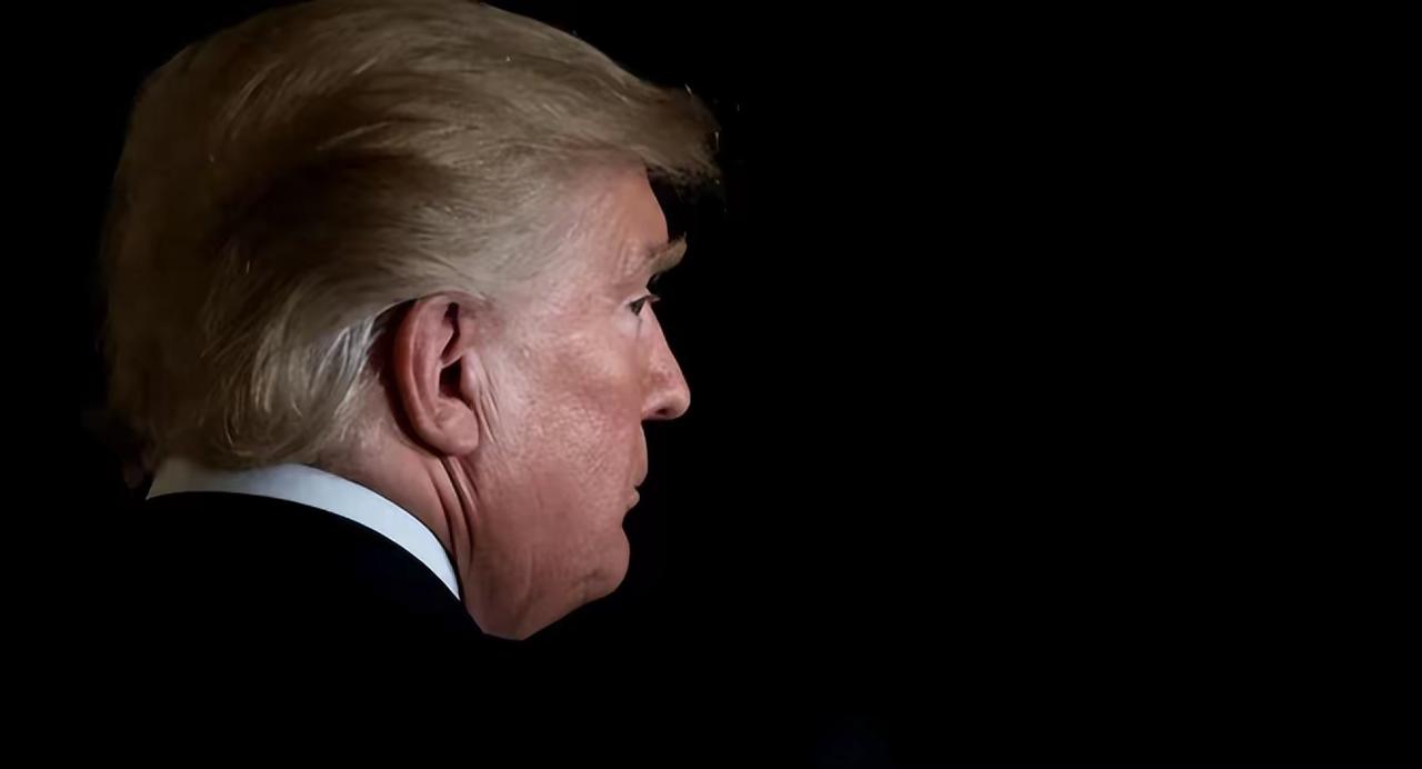 普京发威，欧洲最大能源设施被炸，美英法德紧急应对。
这场爆炸绝非偶然，而是俄罗斯