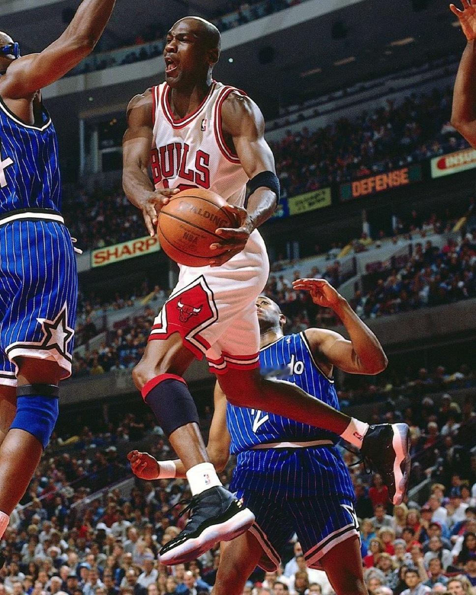 Air Jordan 11 Retro “Space Jam” 2026年是《太