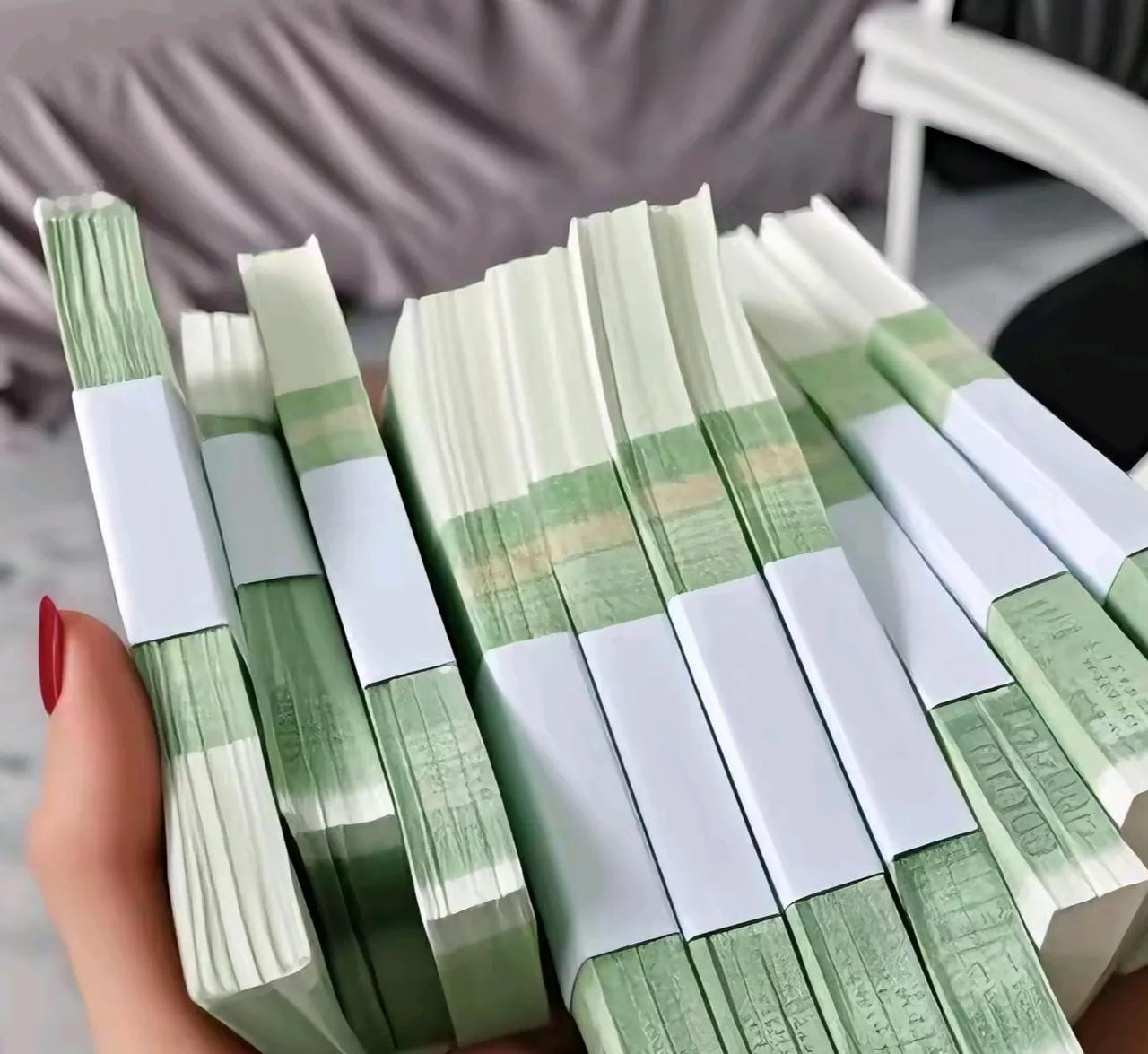 每日一句金句打卡[大金牙]今年过年不收礼，🛍收礼只收《新现金》[捂脸][捂脸]