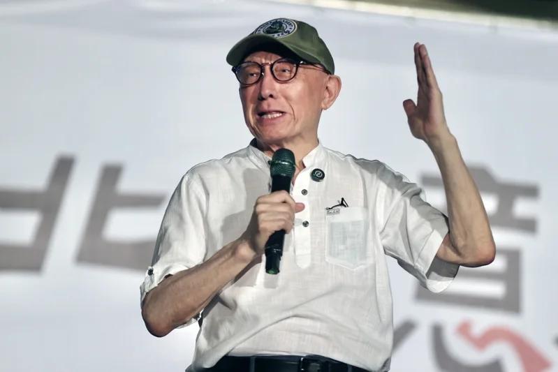 曹兴诚骂游盈隆  游盈隆提告

大罢免失利后，台湾民意基金会董事长游盈隆批评，民