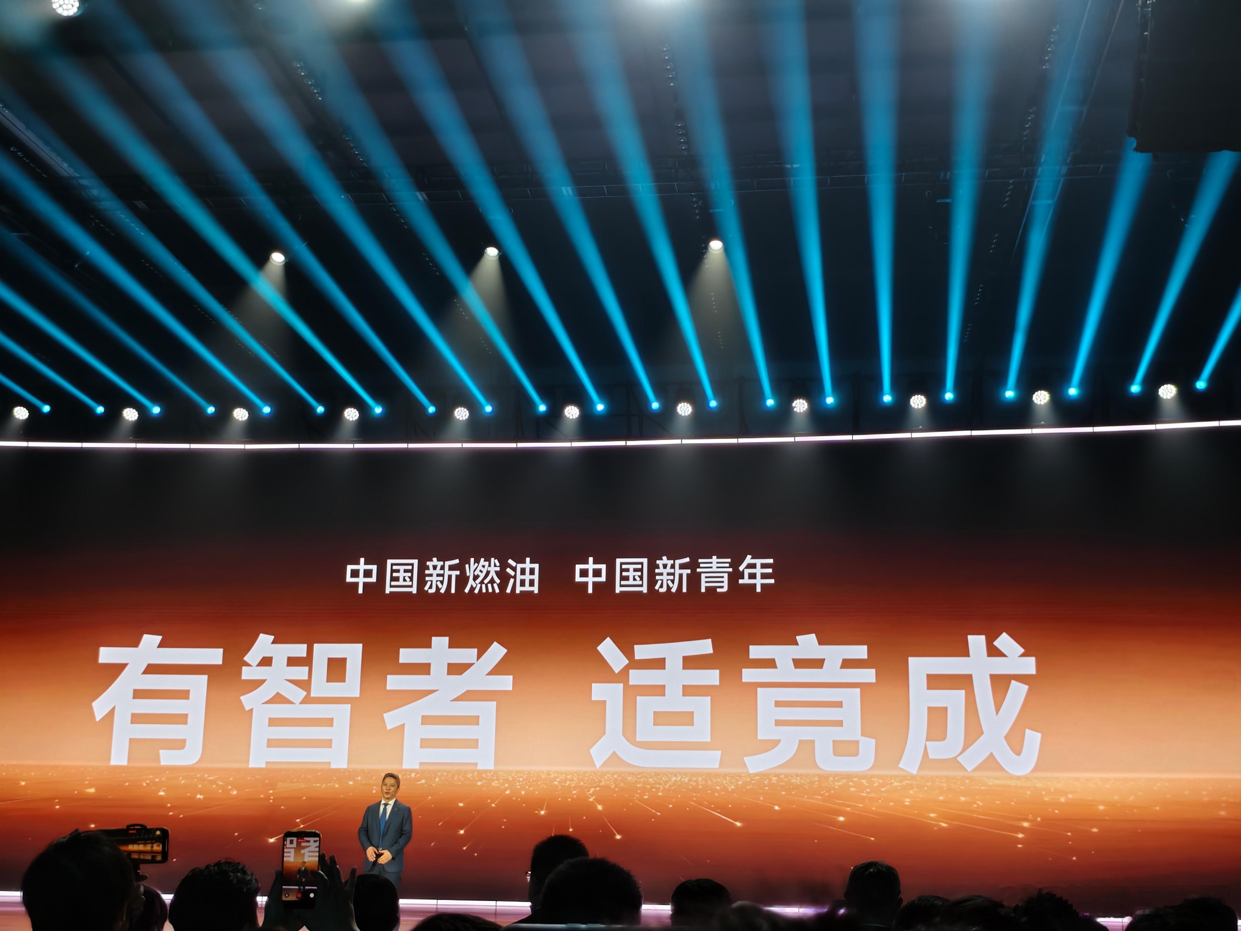 这次奇瑞的全新一代瑞虎9前脸造型也进行了全面调整，前格栅看起来会更简洁些，双L型