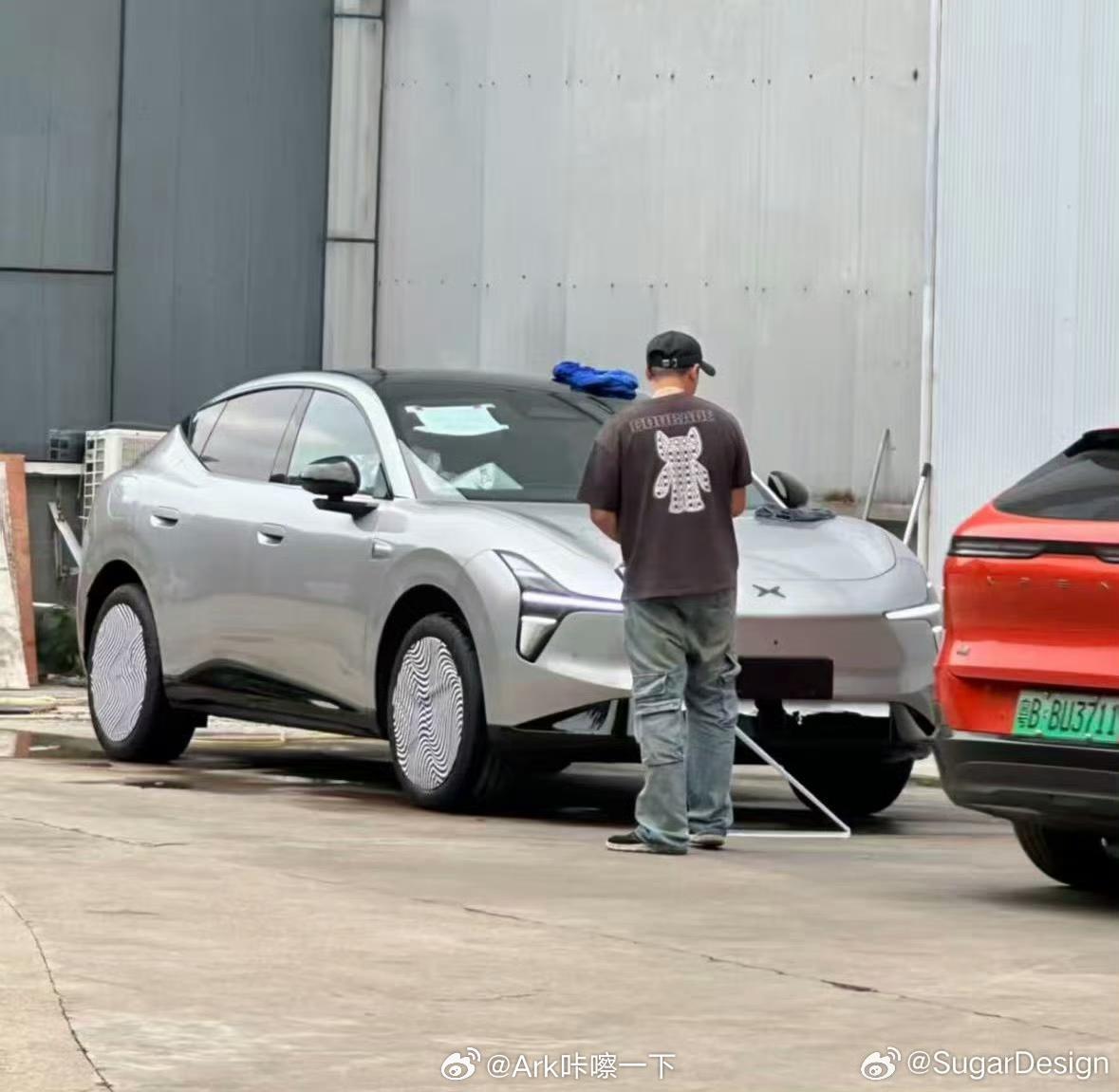 哇，小鹏MONA的SUV，看样子和乐道L60、领克Z20的风格有一点像呀，我今年