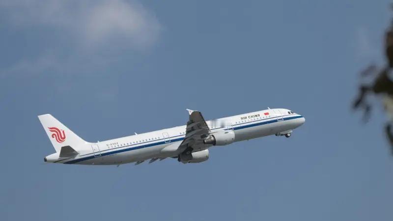 近日，有网友称乘坐中国国航航班时，登机前被要求现场称体重，2月6日，国航回应：重