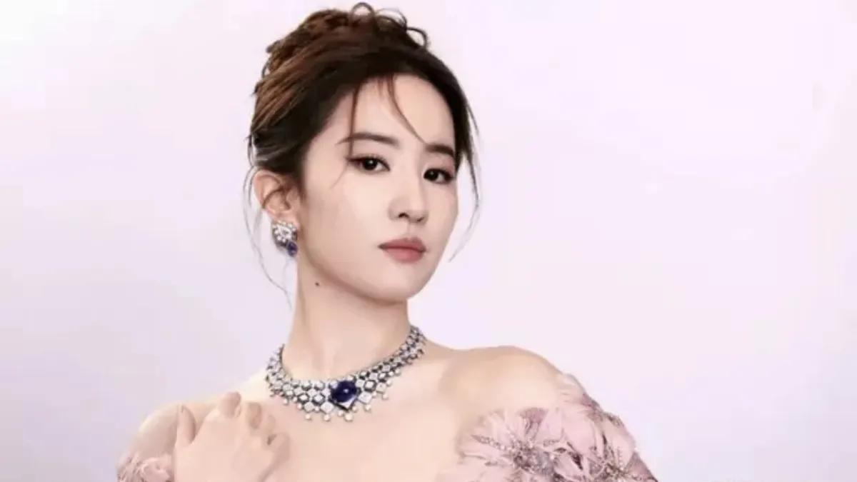 刘亦菲直面“剩女”标签，勇敢分享心声！37岁的她，未婚未孕的状态不再让她回避，而