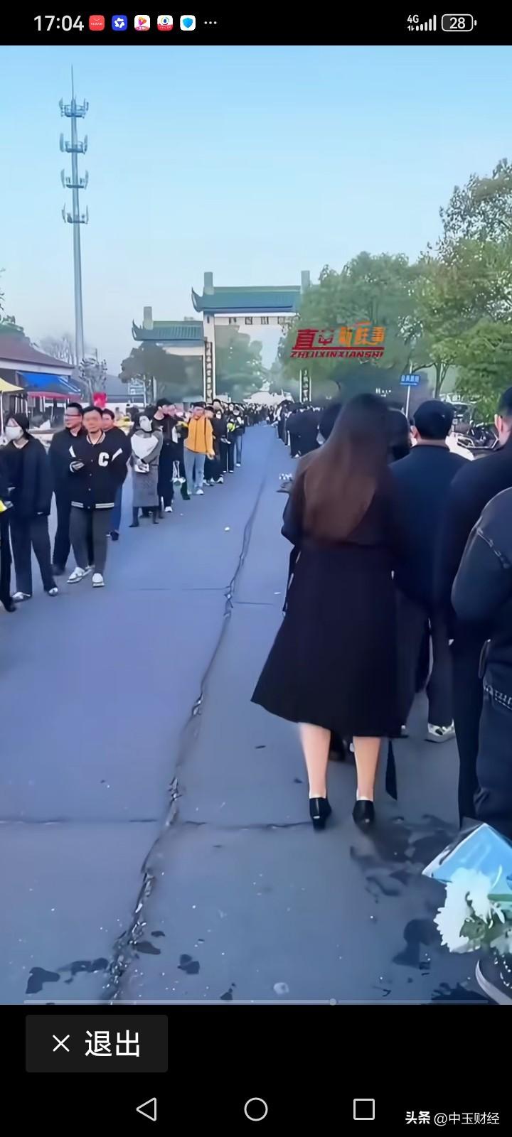 晒图笔记大赛从张雪峰追悼会的参与者来看，绝大多数都是年轻人，说明年轻人对张雪峰是