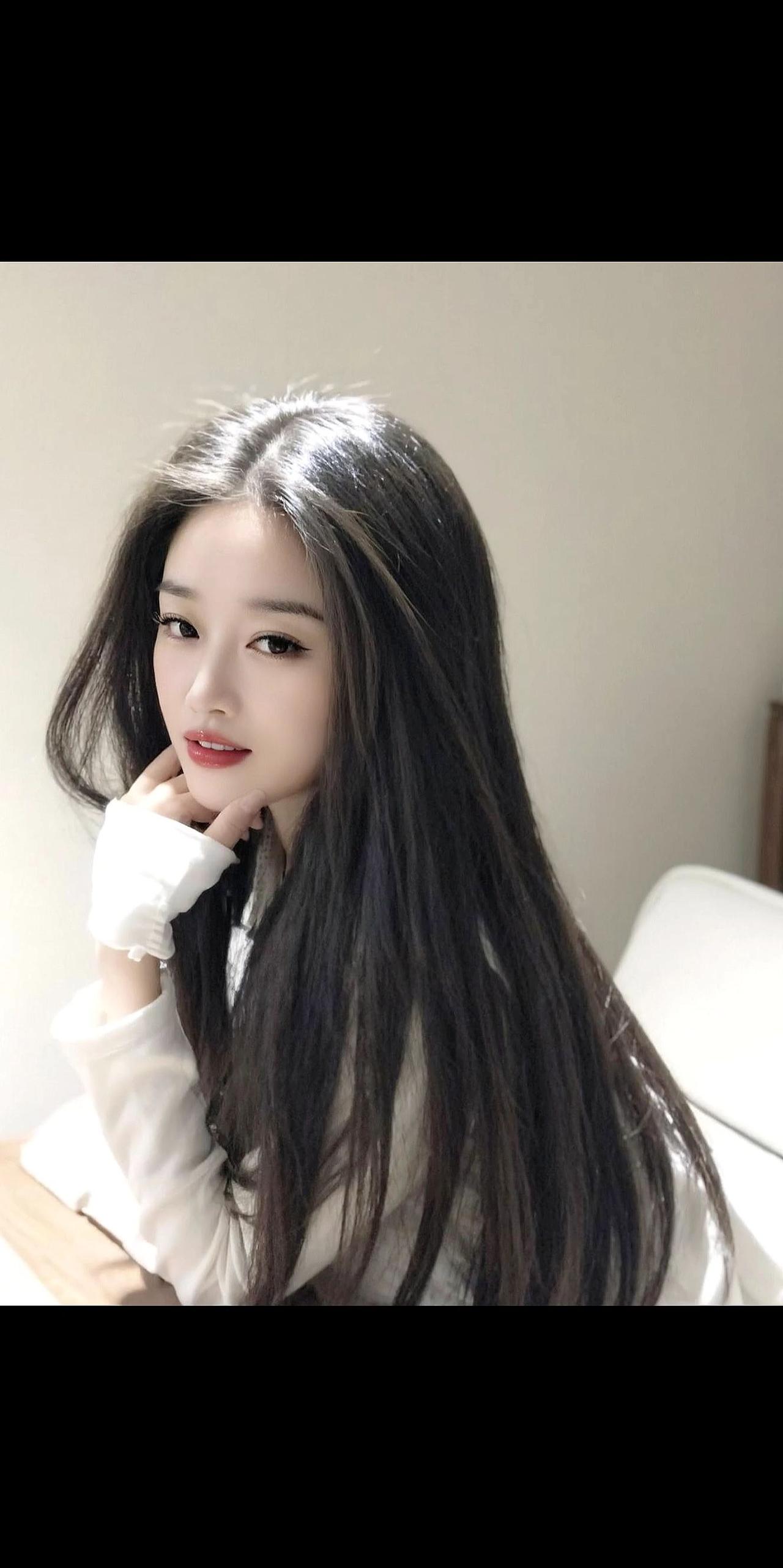 每个人心里都有一场不愿醒来的梦，一个不愿忘记的人，你不在我的生活里，却在我的生命