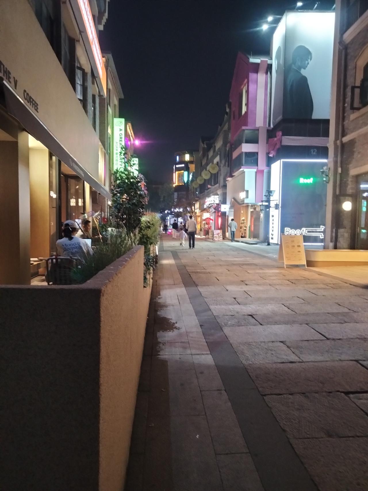 晒出你的本地生活我越来越懂，安全感不是来自华丽的承诺，而是来自稳定的输出。是你每