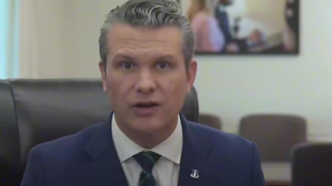 美国防长警告日本：“搭便车”要“付出代价”
 
12月6号，美国防长赫格塞思在加