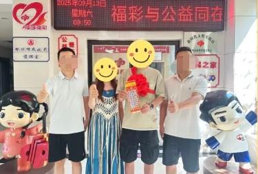 “这就是命啊！”9月12日，湖南郴州，一外地男子来湖南看足球联赛，无意间走进一家