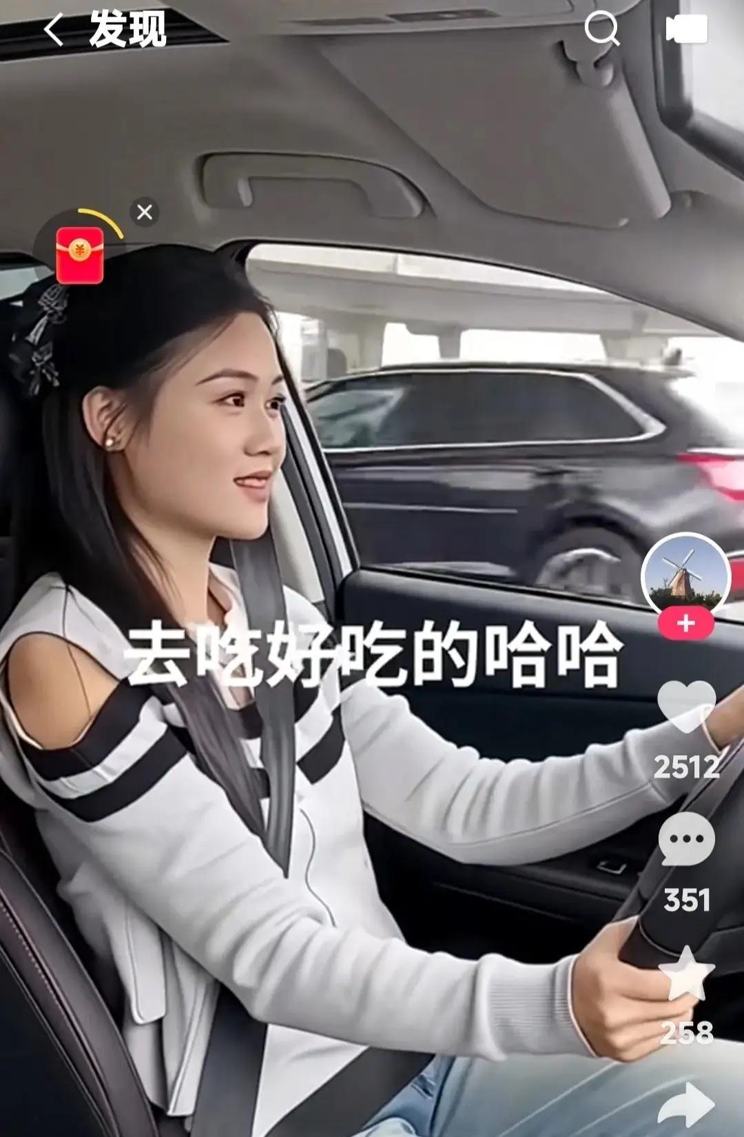 同一扇朱家大门，前后两个儿媳的日子如今一个天上一个地下。现任儿媳出门是四个轮子的