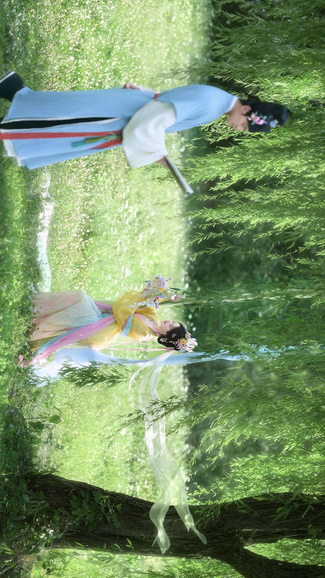恍若回到了宋朝的一个夏天。原创作品 宋制汉服 汉服婚纱照 婚纱照风格