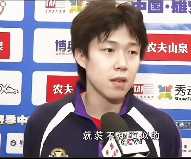 楚钦出口必是金句；他那淬了毒的小嘴谁都没饶过！采访时关于闪光灯，他说打球的过程中