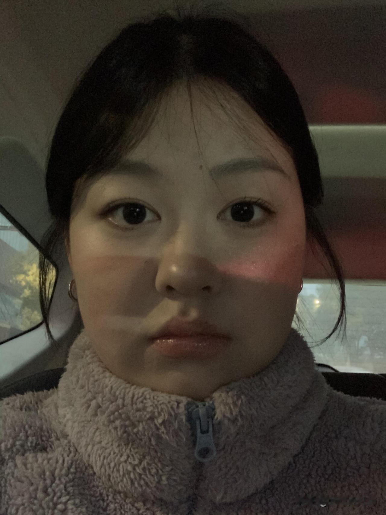 23岁，连异性的手都没牵过正常吗？
前两天跟几个刚认识的朋友玩“你有我没有”，我