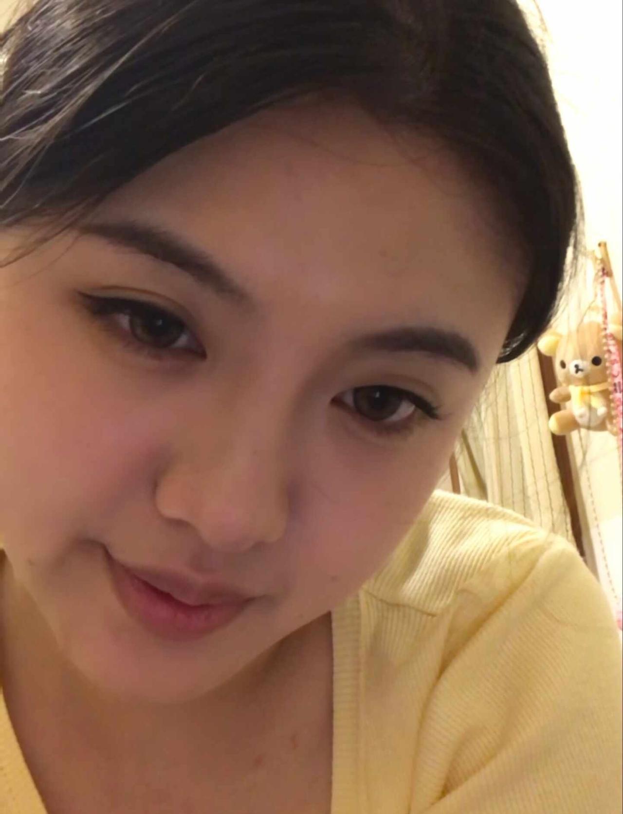 有什么话跟我的满电7P说吧
拿旧手机找材料
随便拍了两张
完全复古氛围感的神
7