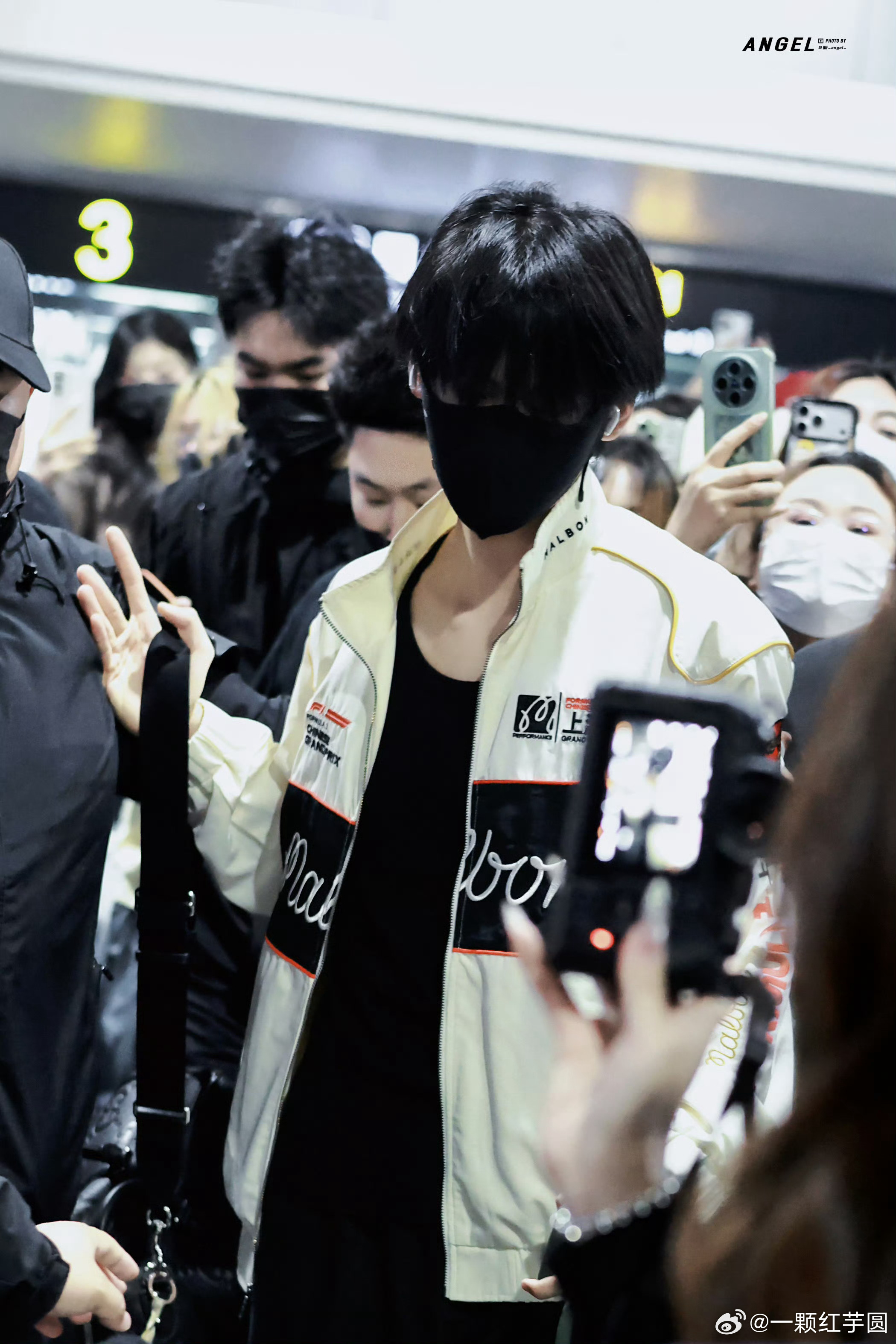 周柯宇 线下人气也蛮高的，有效吸粉