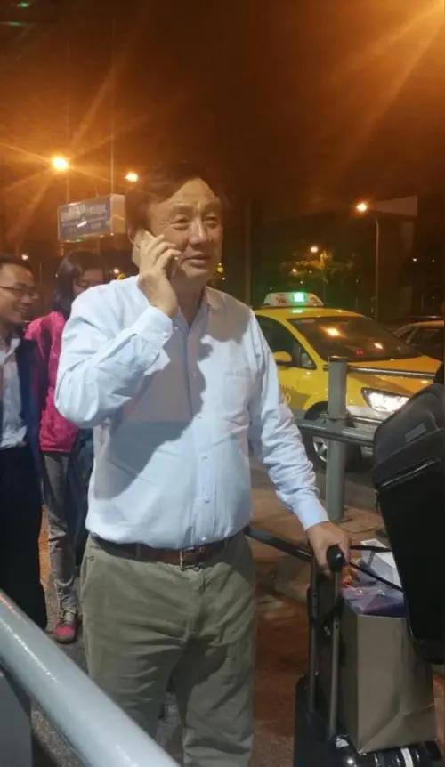 这个老人不容易！
80多岁了，为了养家，每天还要去工厂上班，没有社保，没有养老金