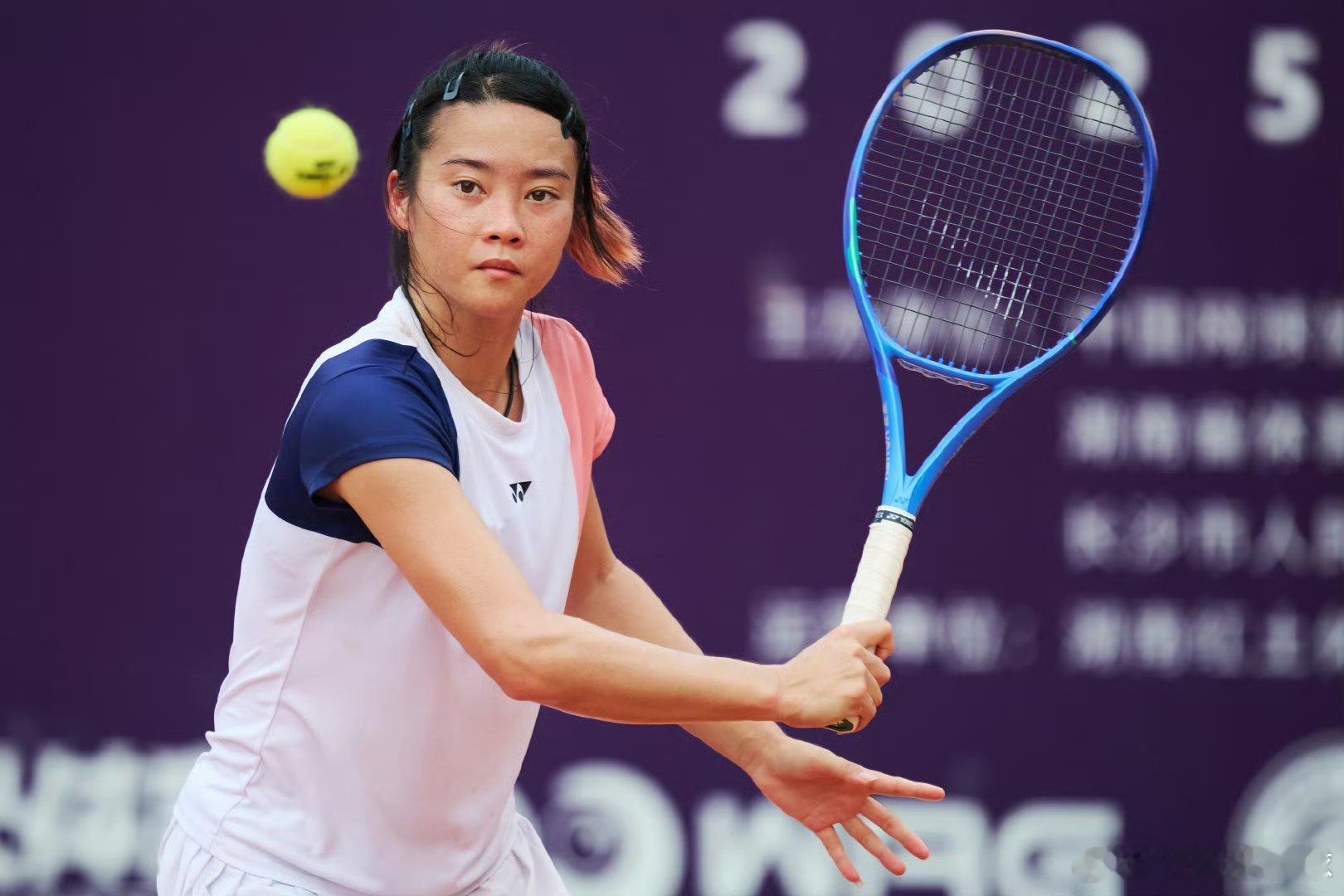 WTA250香港站🇭🇰资格赛决胜轮马烨欣🇨🇳7-5/6-1战胜朱玉麒🇺