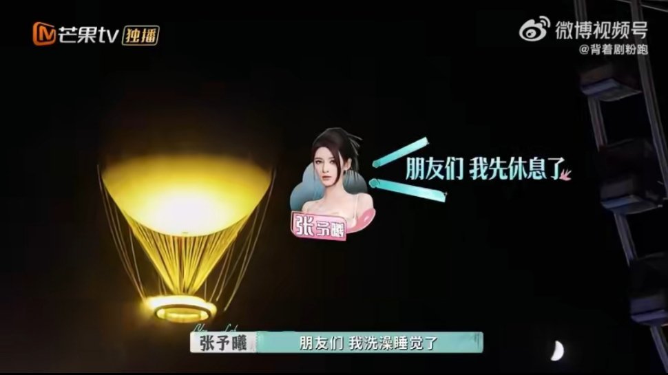 李佳琦睡前给尚雯婕倒牛奶因为知道尚雯婕睡前要喝牛奶，李佳琦就每天提前备好送进房间