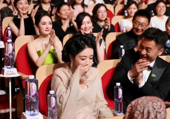整容变脸，陪睡上位？33岁杨紫背后的男人曝光，难怪能让她拿视后
 熟悉内娱的观众