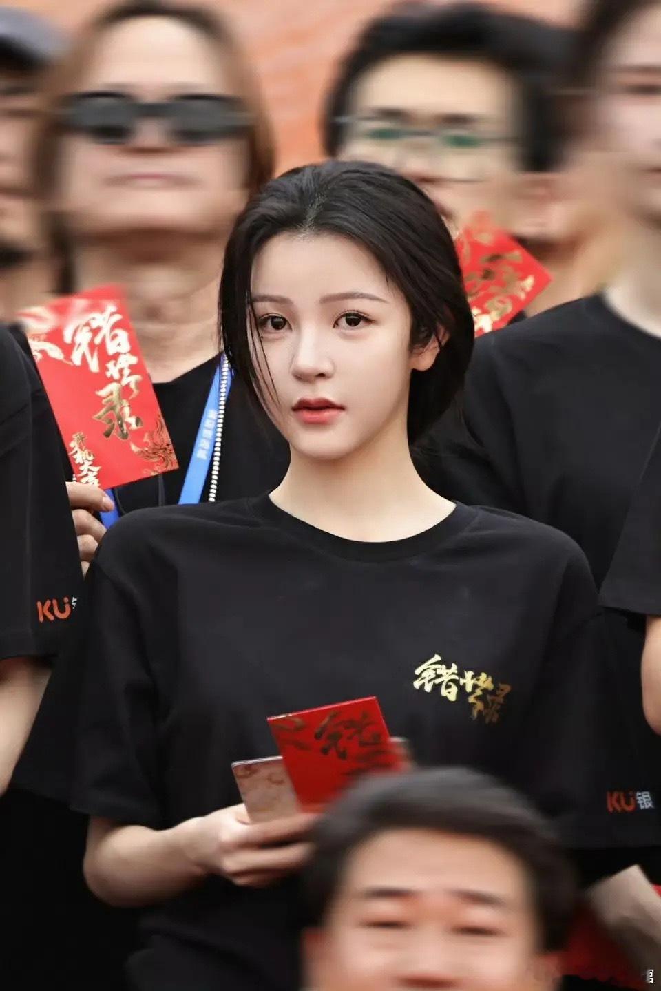 女一女二整感都这么重，感觉到时候没人会喜欢这部剧👎🏼 
