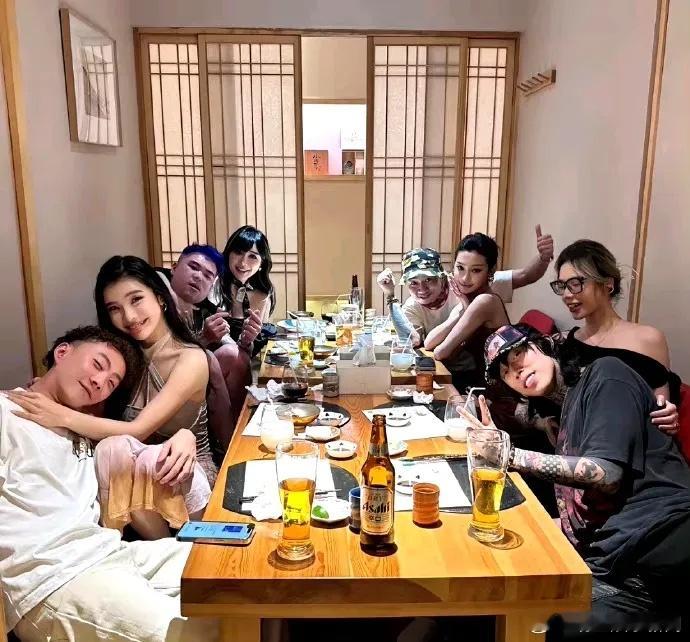 摇滚、嘻哈、电竞是男人的三大医美，其中摇滚男最爱和女星谈，另两种都是和网红谈居多