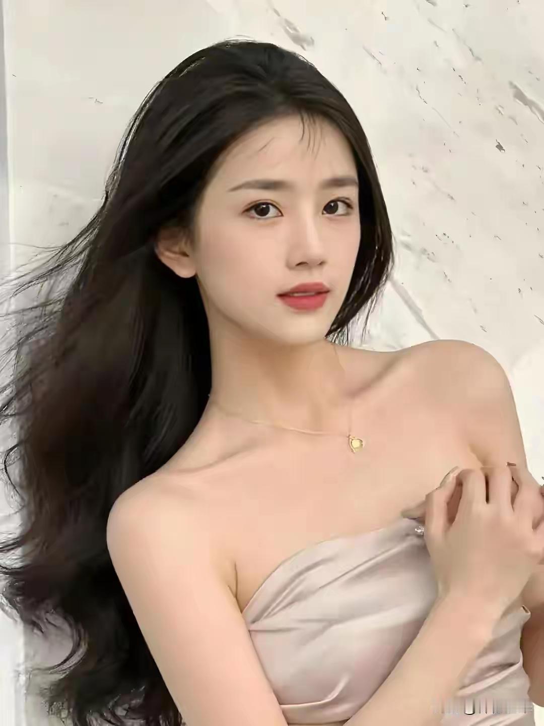 优雅气质，迷人微笑，时尚穿搭，女神范儿分享一张上海夜景照片 分享一张你来过上海的