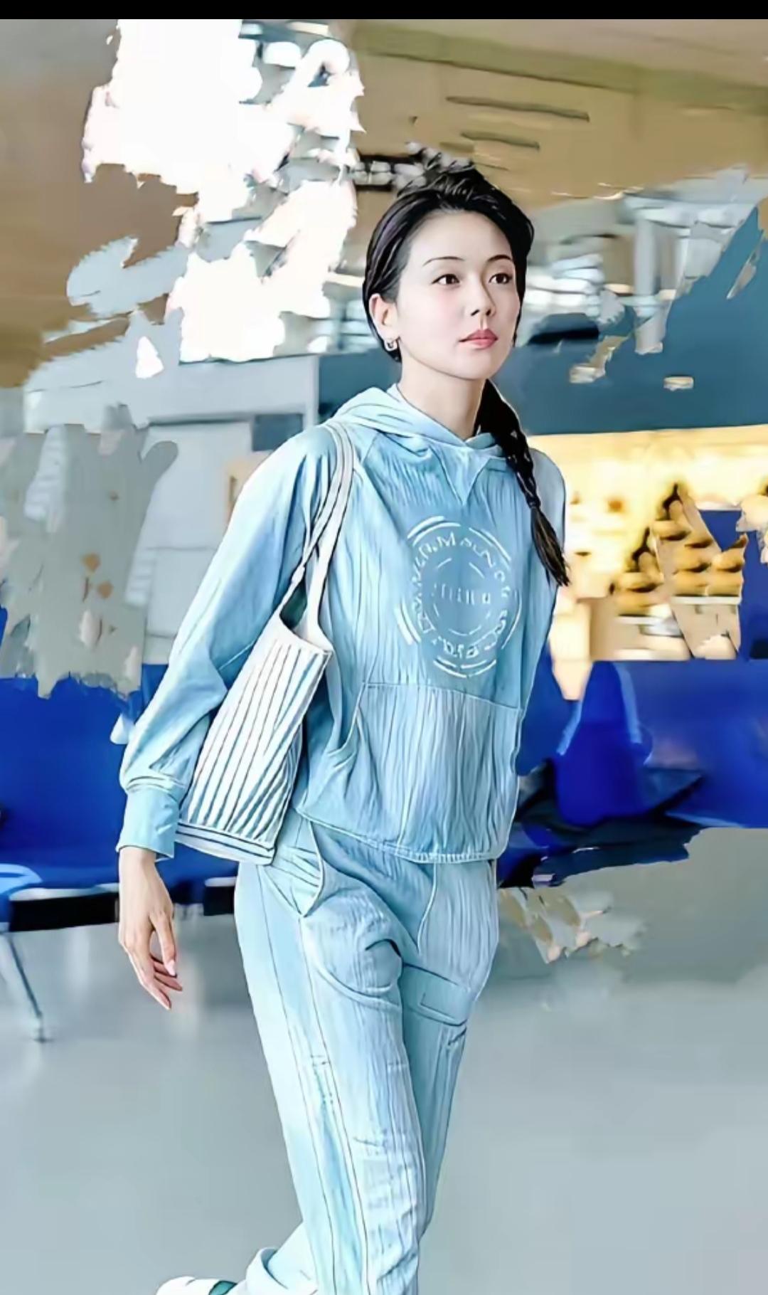 演员刘涛，脱下戏服，穿上便装的真实模样！有点清纯可爱！