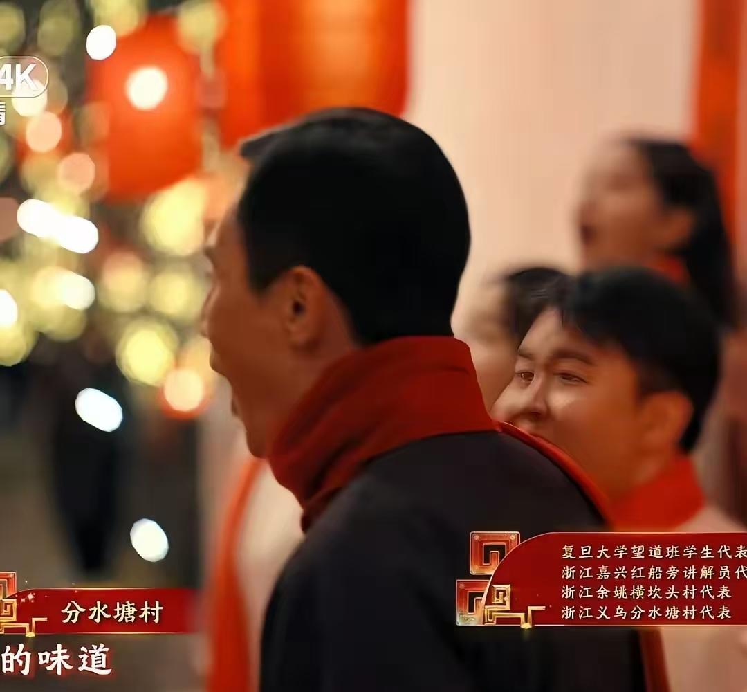 刘烨怎么瘦脱相了？
肋骨都从衬衫里透出来。
跟当年《拿什么拯救你》里那个风衣猎猎