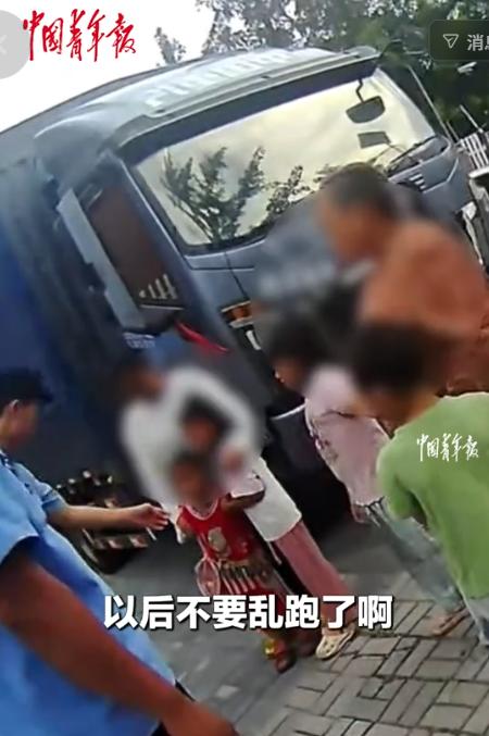 看哭了！8月4日中国青年报报道，浙江嘉兴，8岁女儿带着5岁弟弟离家不见了，万万没