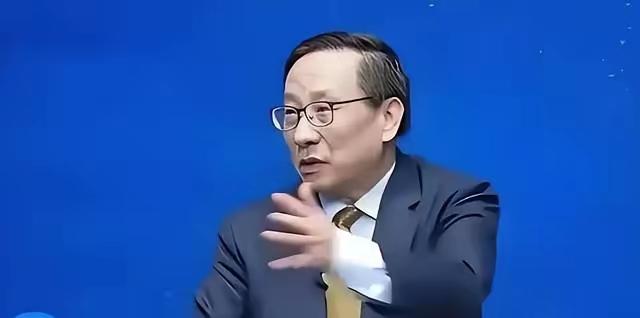 万斯曾暗示中国：如果不接受关税，就考虑战争。话音未落，中国学者高志凯就在国际辩论