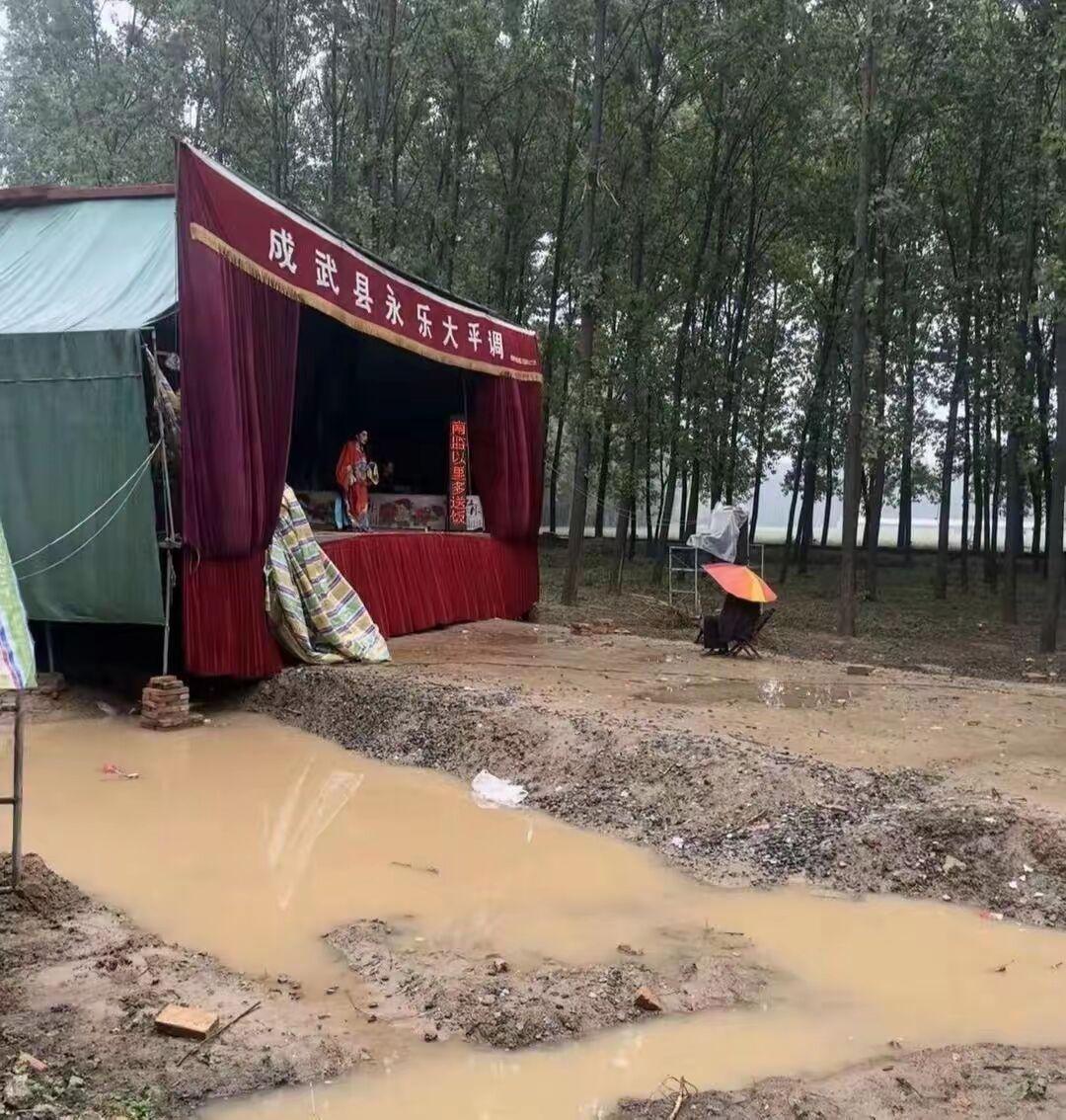 戏一开场，就要唱完！

这句话流传了多年，也经常看到这样的场景，明明都没有观众了