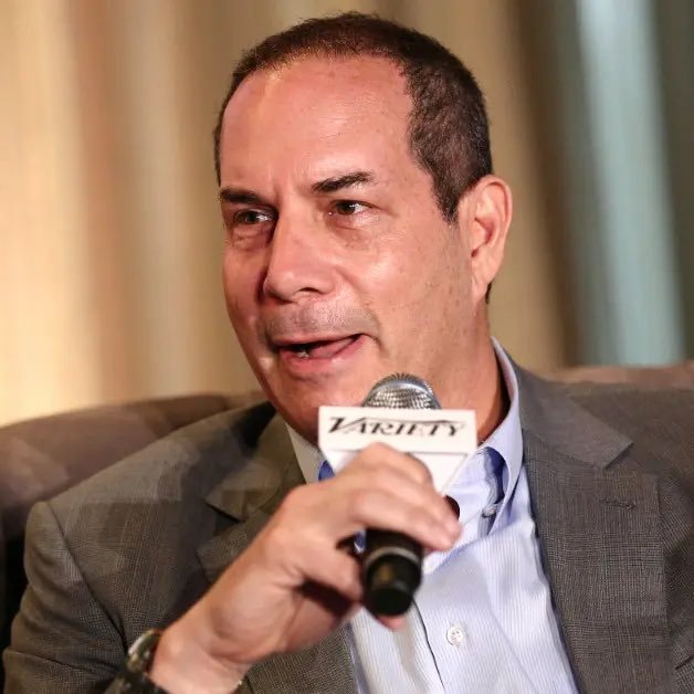 湖人今天发布公告，宣布任命朗·罗森（Lon Rosen）为商业运营总裁。自201