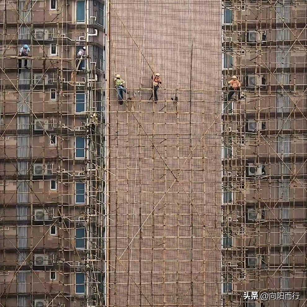 香港宏福苑大火过后，港府对市政工程要求的猜测：

1、工程中逐步淘汰竹子脚手架，