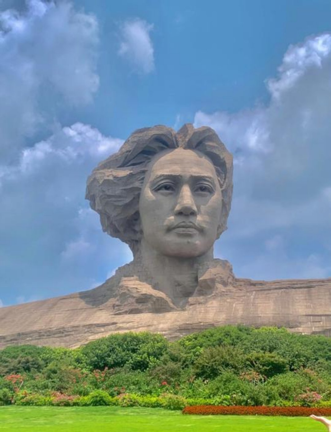 回望历史，毛主席的战略远见堪称“神之视角”。身边战友皆是人中龙凤，却难当即领会其