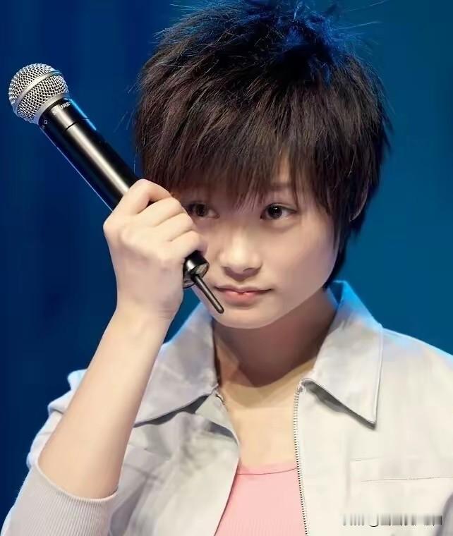 龙丹妮接管天娱后，为什么独宠李宇春？还为了签约不惜送房子、雪藏厉娜、何洁、苏醒、