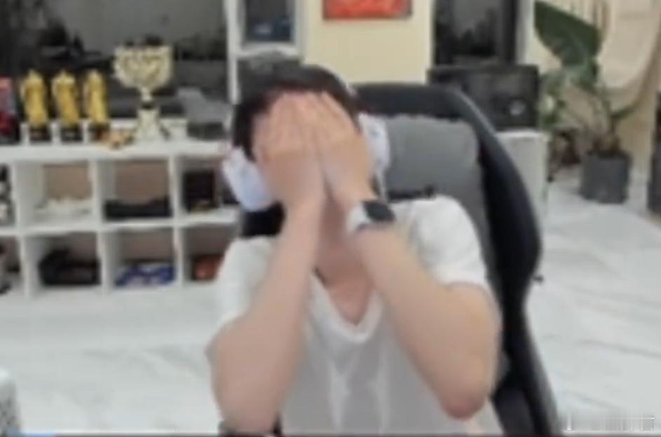 Doinb将会受邀参加枫哥组织的陪玩杯DOTA比赛，鲷哥劝Doinb别打3，练两