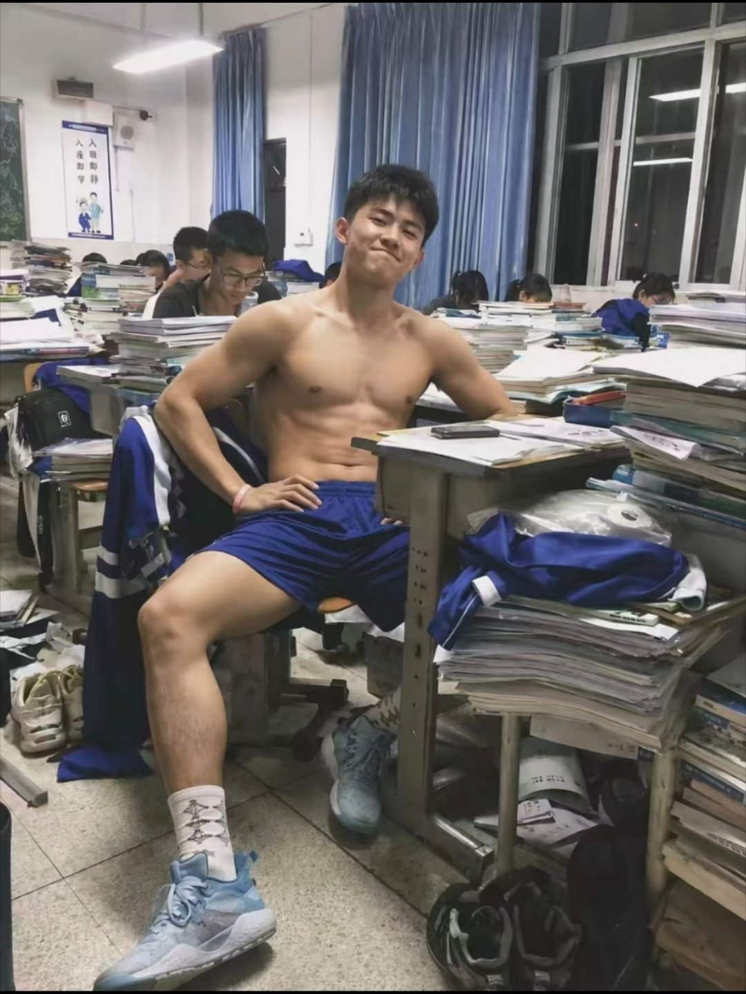 男高体育生 