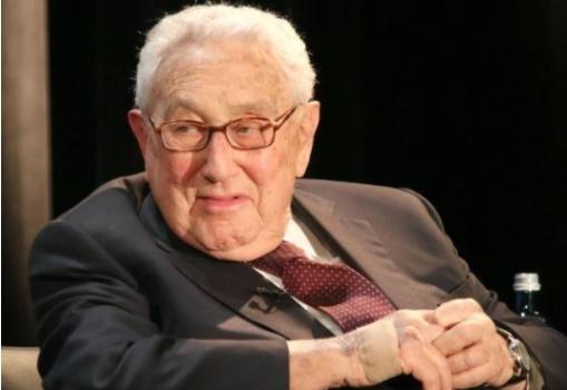 最近基辛格早年的预言又被翻了出来，老爷子当年就说，俄乌打下去，最先耗干的不是俄罗