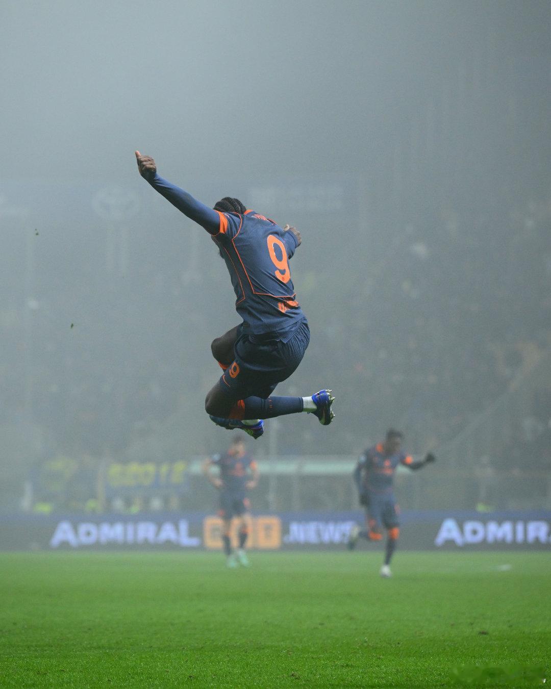 飞跃层层迷雾，直抵胜利彼岸！ForzaInter 帕尔马0比2国际米兰 国际米兰