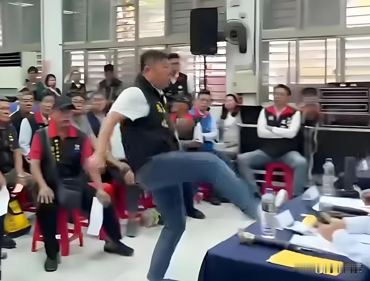 背骨仔张峻民调吊车尾，开始放大绝：当选后每人普发1万！淑淑贞酸：行政不能凭空想象