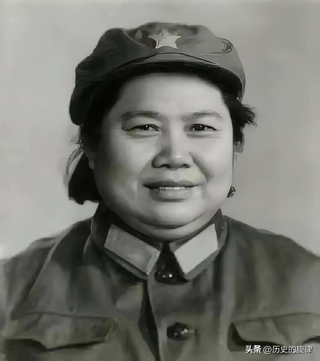 1955年上将张爱萍出门开会，被哨兵拦下：门口讨饭农妇，拿奇怪信物要见你
 
1