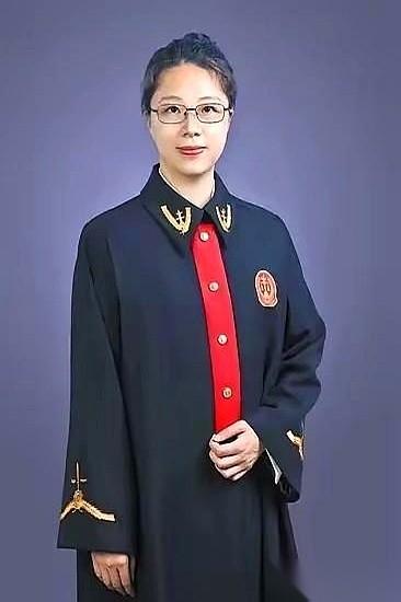 有人把老祖宗的祥云纹随便改了两笔，偷偷注册成商标，转头就到处告同行侵权要钱！
更